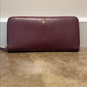 Tory Burch Leather Wallet 😍